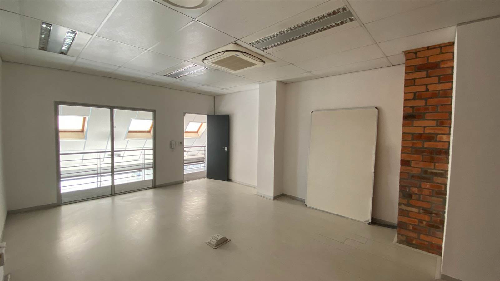 229  m² Commercial space in De Waterkant photo number 13