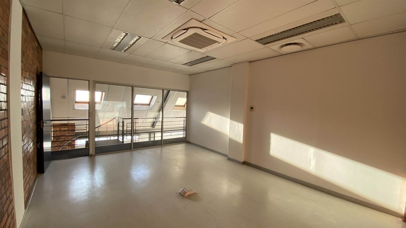 229  m² Commercial space in De Waterkant photo number 9