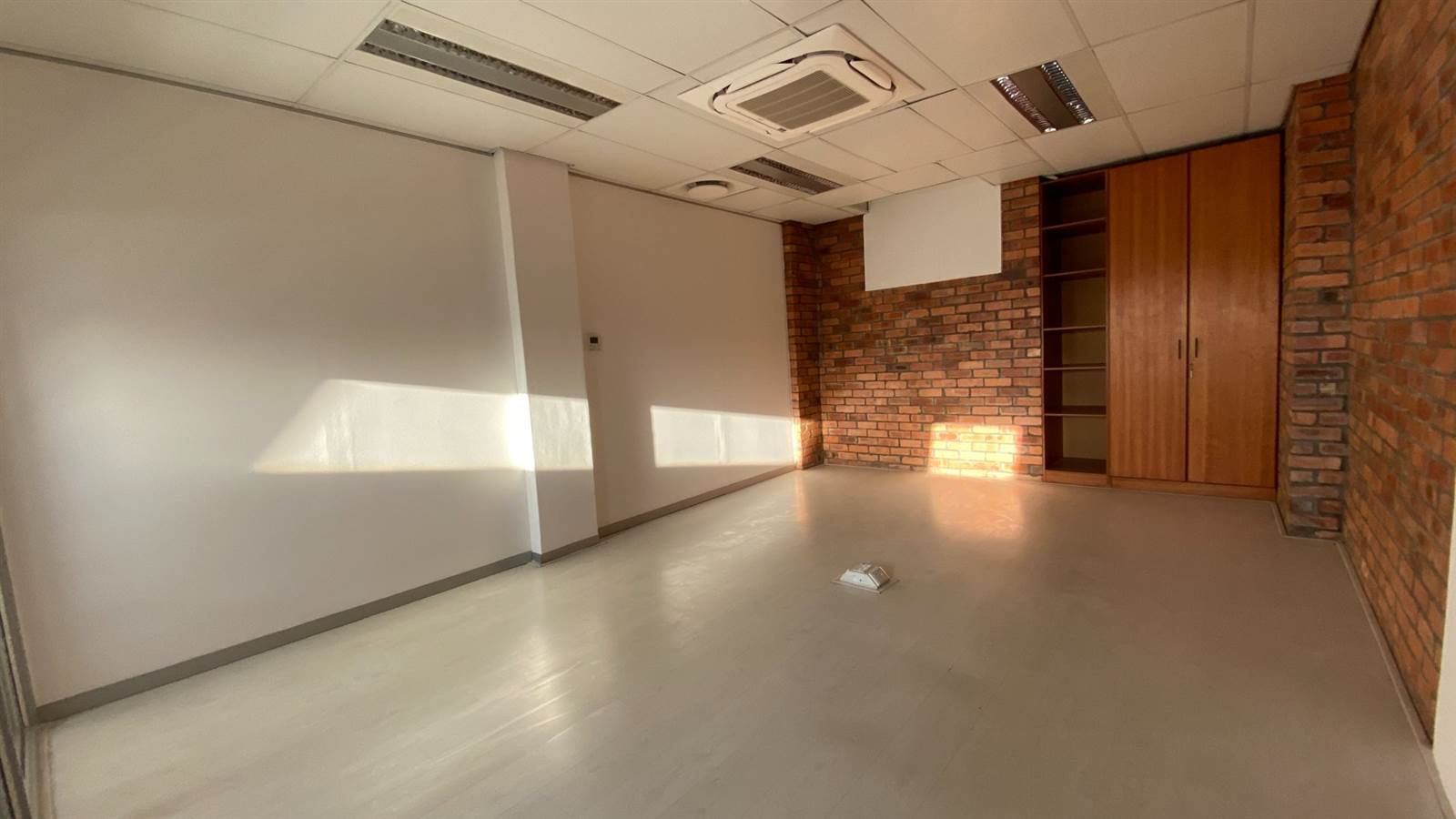 229  m² Commercial space in De Waterkant photo number 4
