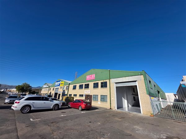 884 m² Industrial space 884 m² Industrial space