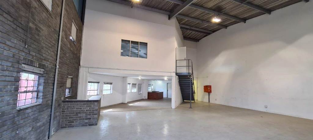320  m² Commercial space in Eastgate photo number 3