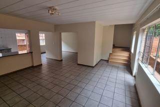 3 Bed Townhouse in Southcrest photo number 2