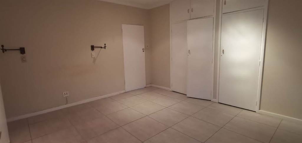 2 Bed Apartment in Musgrave photo number 9