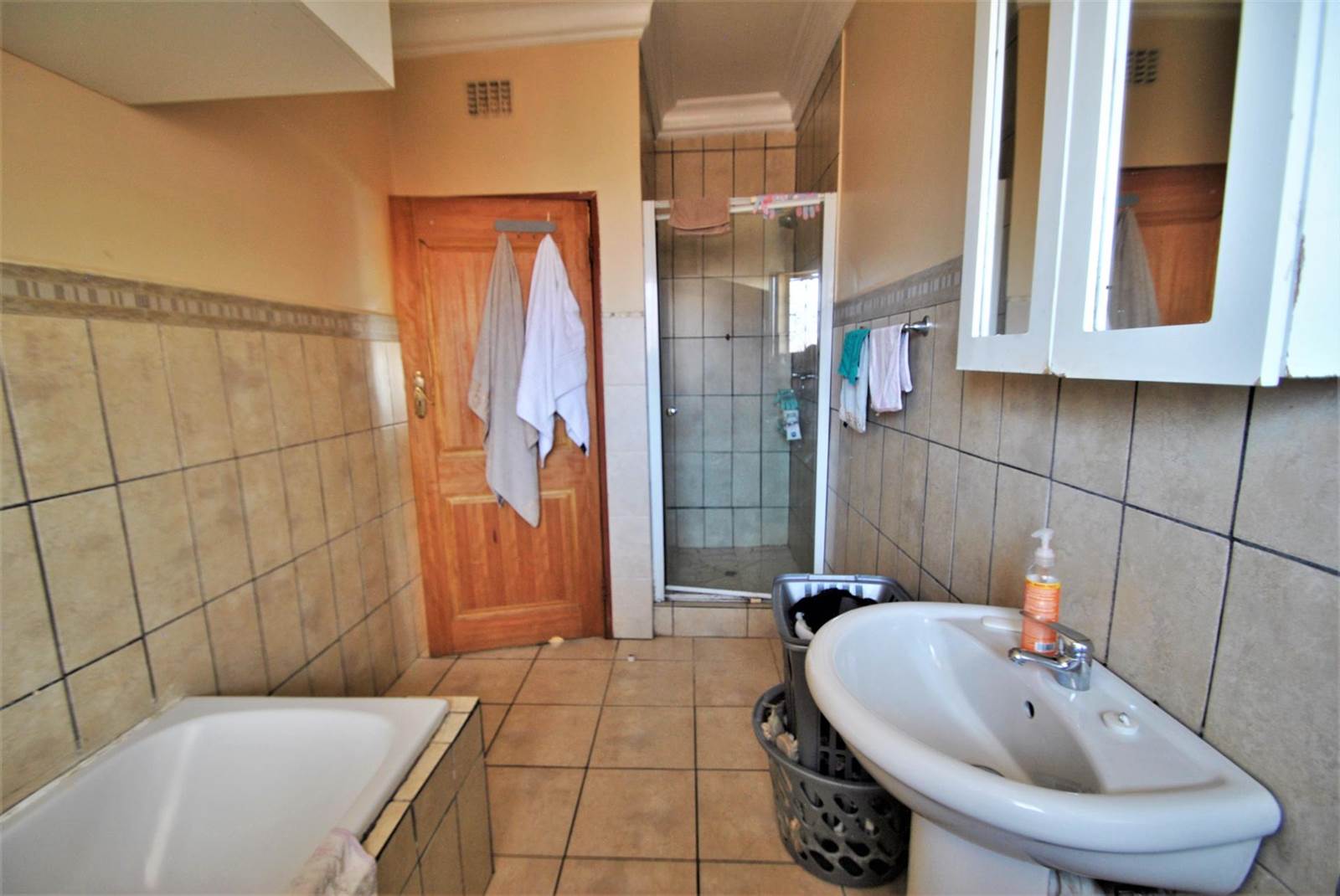2 Bed Apartment in Rosettenville photo number 7