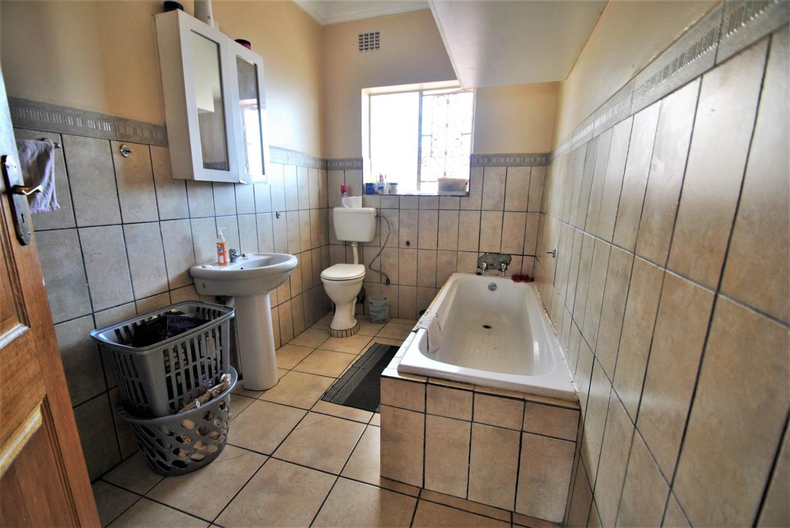 2 Bed Apartment in Rosettenville photo number 6