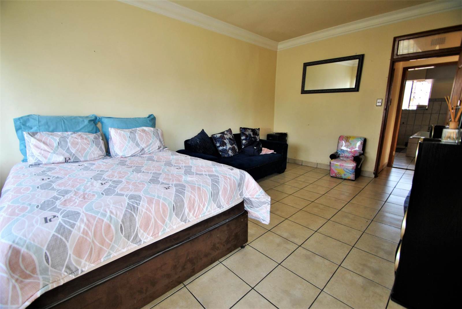 2 Bed Apartment in Rosettenville photo number 2