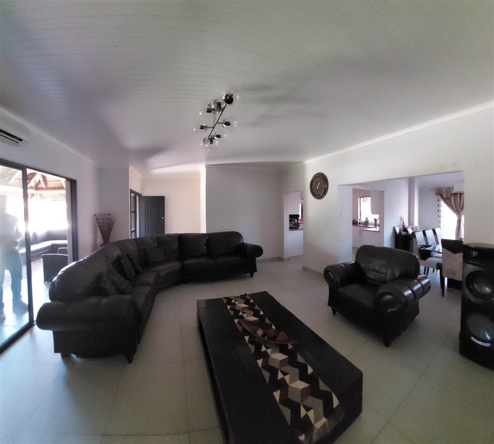 4 Bed House in Lindene photo number 2