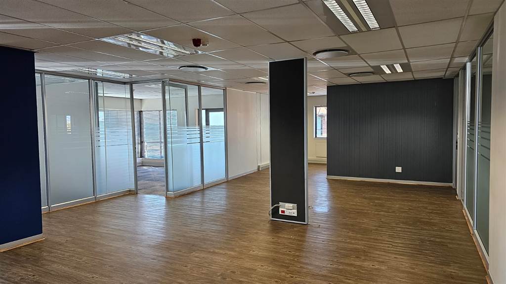 340  m² Office Space in Greenstone Hill photo number 13
