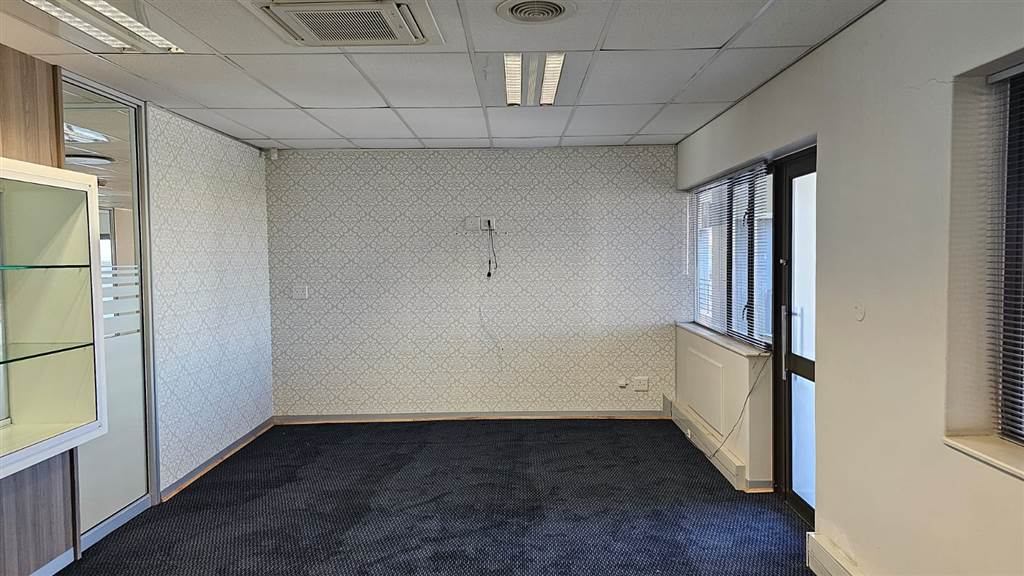 340  m² Office Space in Greenstone Hill photo number 14