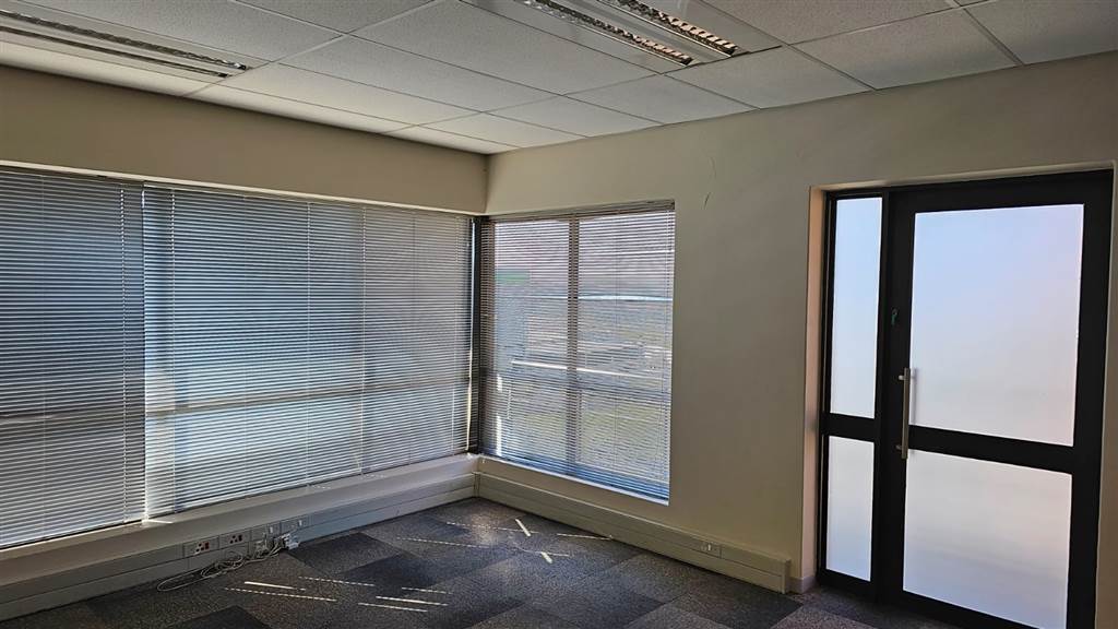 340  m² Office Space in Greenstone Hill photo number 12