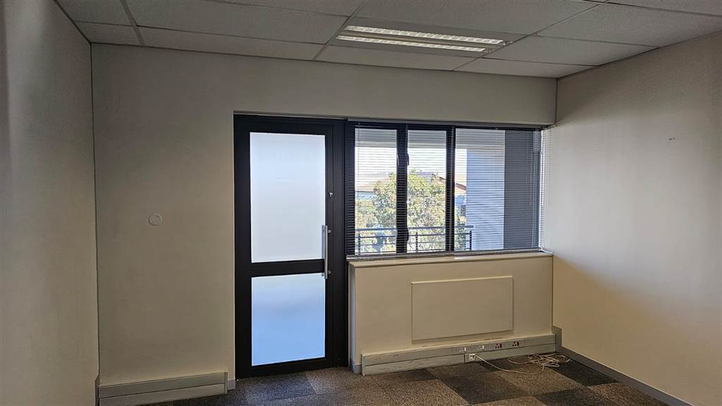 340  m² Office Space in Greenstone Hill photo number 11