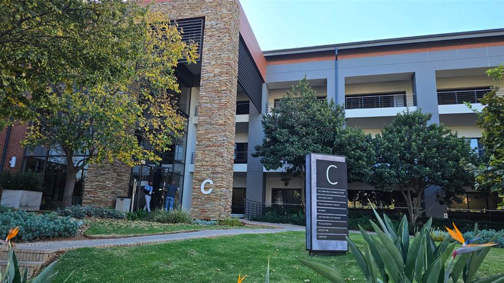 340  m² Office Space in Greenstone Hill photo number 1