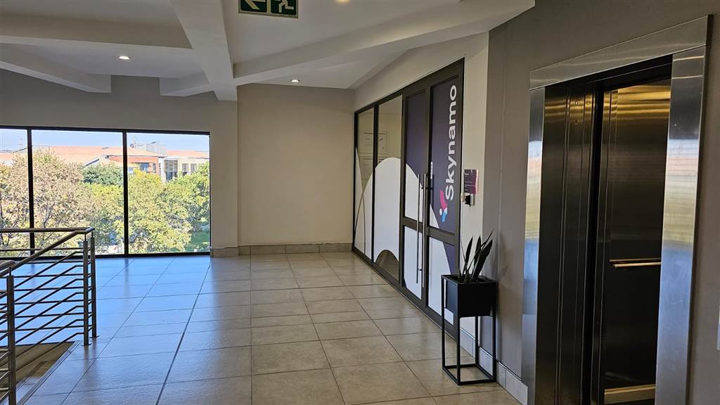 340  m² Office Space in Greenstone Hill photo number 3