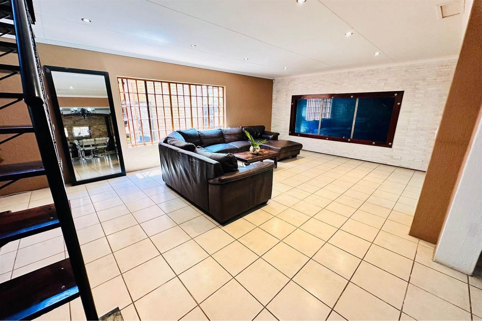 6 Bed House in Olivedale photo number 8