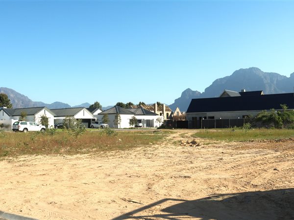 773 m² Land