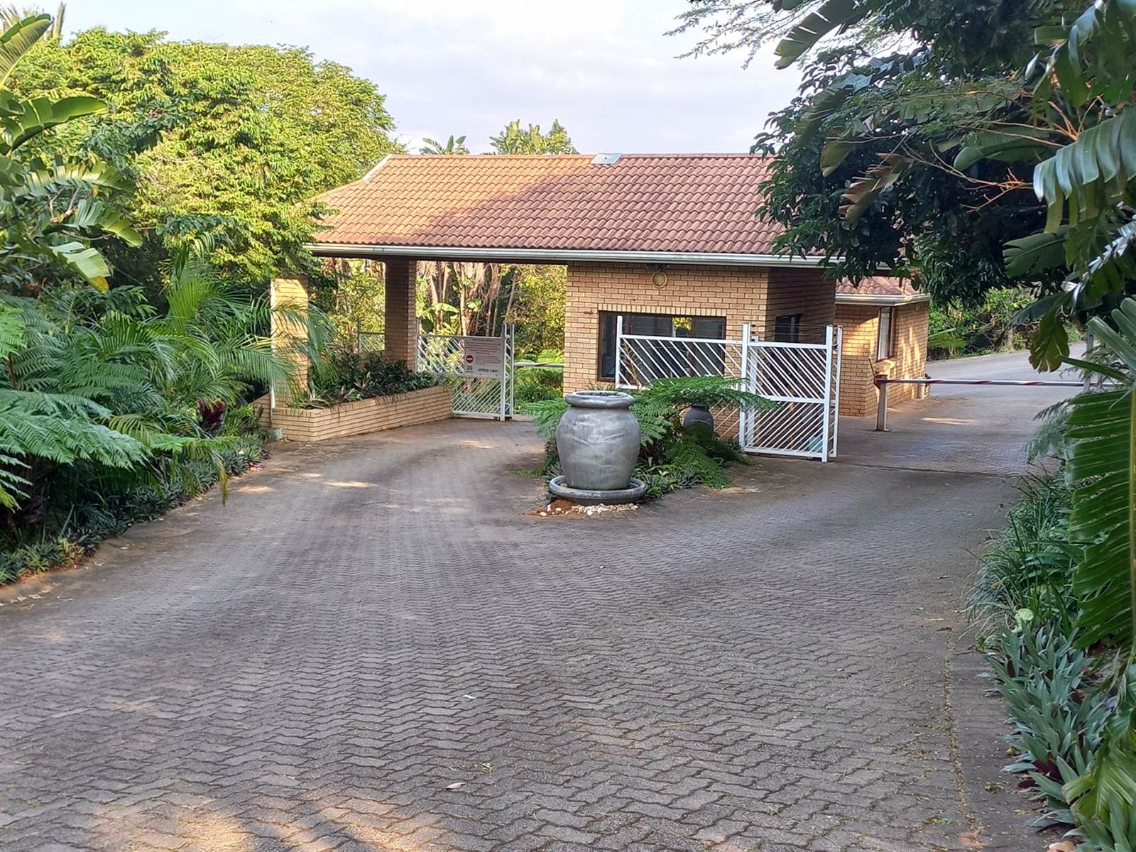 2120 m² Land available in Woodgrange photo number 11