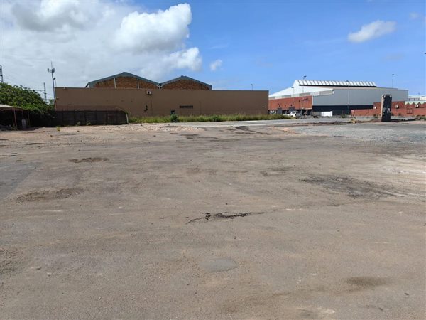 4100  m² Commercial space in Rossburgh