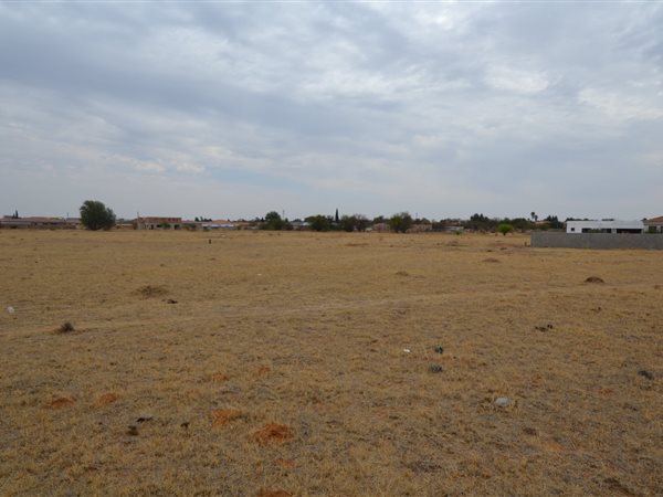 874 m² Land