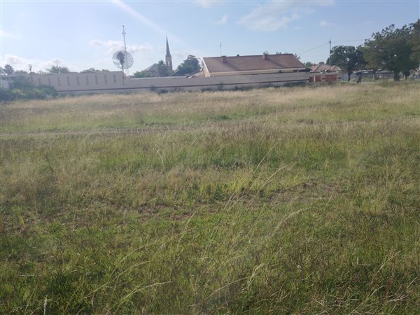 3 323 m² Land