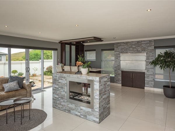 4 Bedroom House 4 Bedroom House