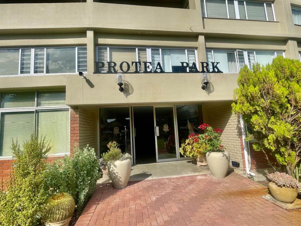 2 Bed Apartment in Parow North photo number 2