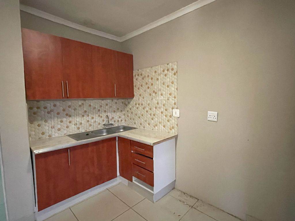 1 Bed Apartment in Ficksburg photo number 3