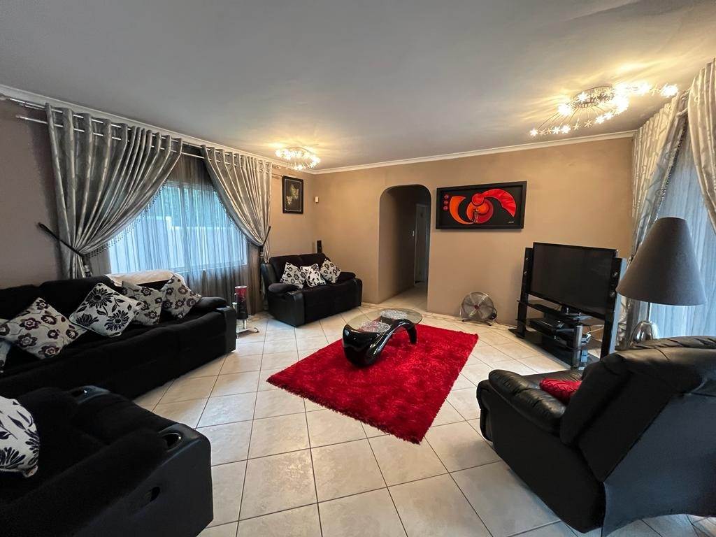 4 Bed House in Umhlanga Rocks photo number 8