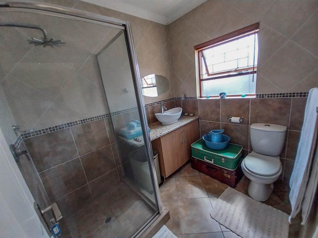 3 Bed House in Hartbeespoort Dam photo number 7