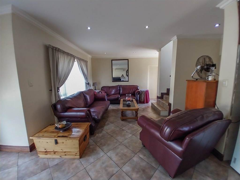 3 Bed House in Hartbeespoort Dam photo number 30