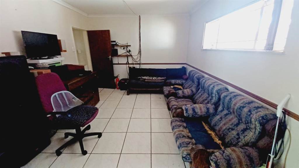 2 Bed House in Uitsig photo number 13