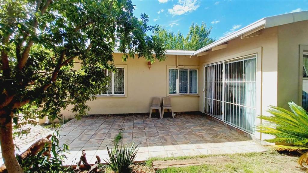 2 Bed House in Uitsig photo number 1