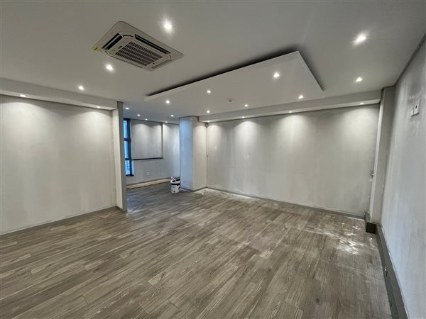 559  m² Commercial space