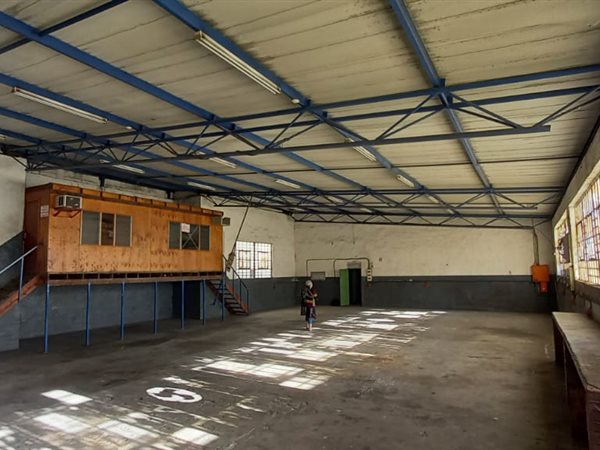 460  m² Industrial space