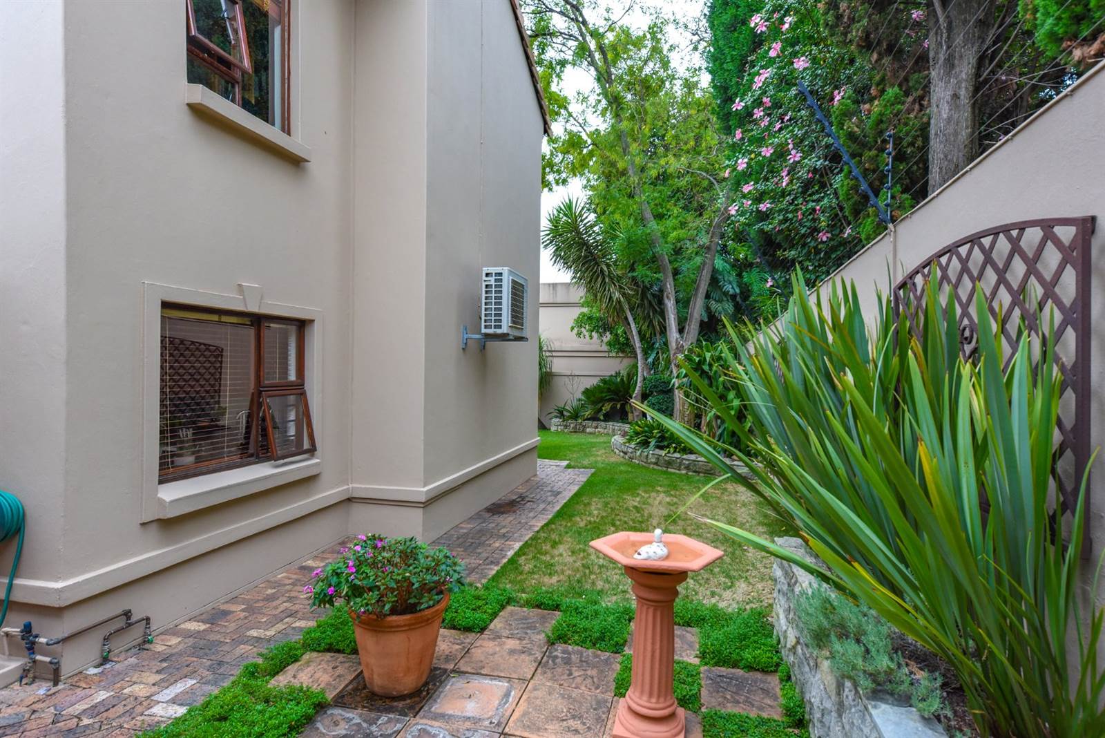 4 Bed House in Lonehill photo number 28