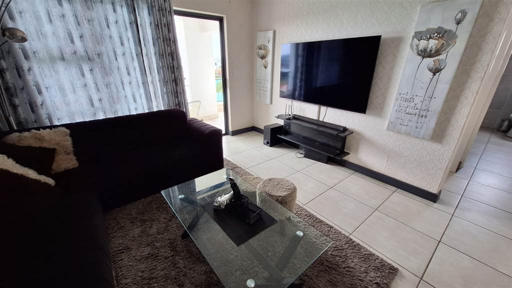 1 Bed Apartment in Hazeldean (Silverlakes Surroundings) photo number 5