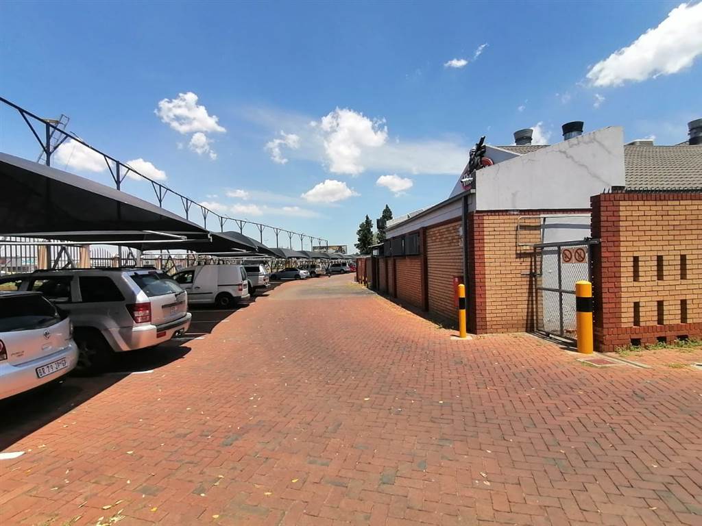 12718  m² Retail Space in Woodmead photo number 11