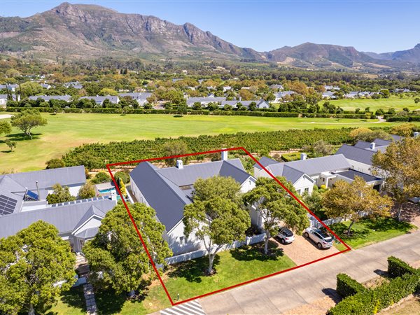4 Bed House in Steenberg Golf Estate