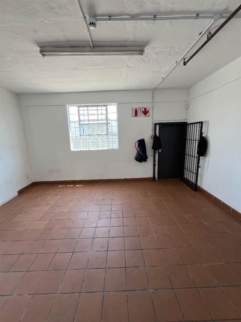 1369  m² Commercial space in Benoni South photo number 12