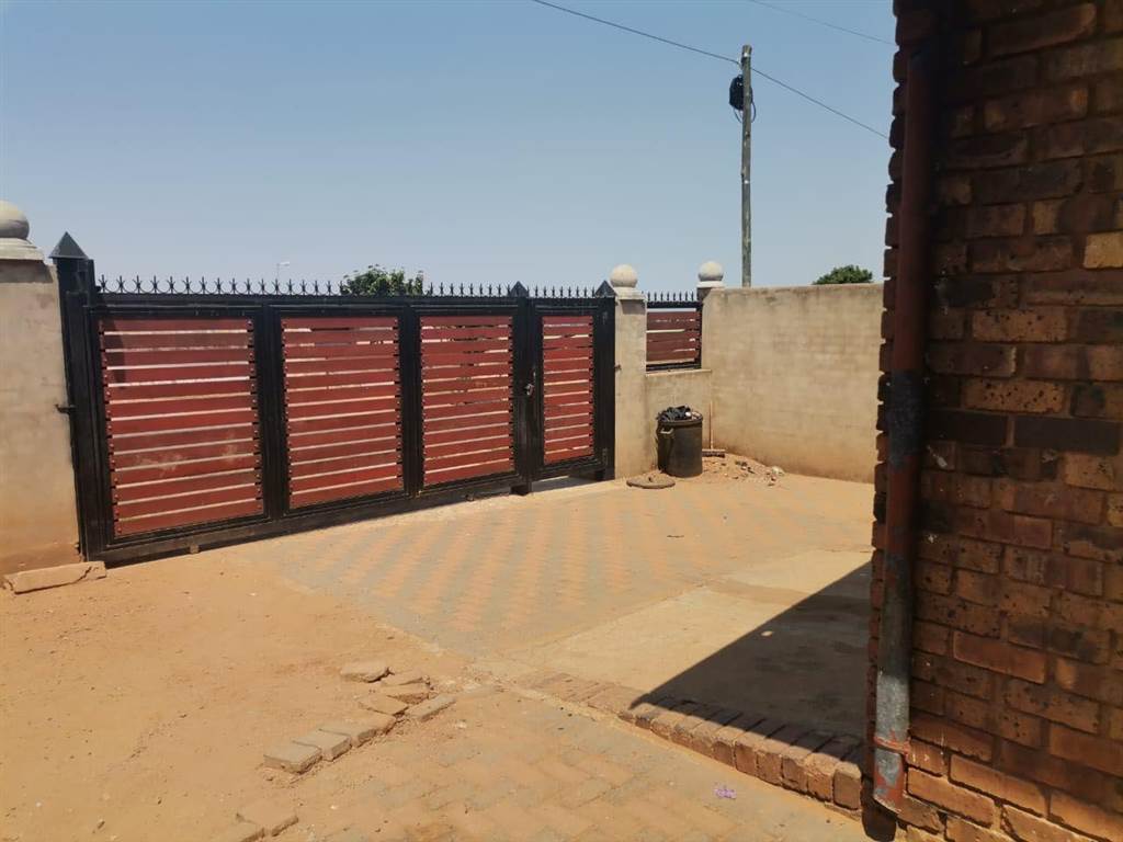 3 Bed House in Mamelodi West photo number 21