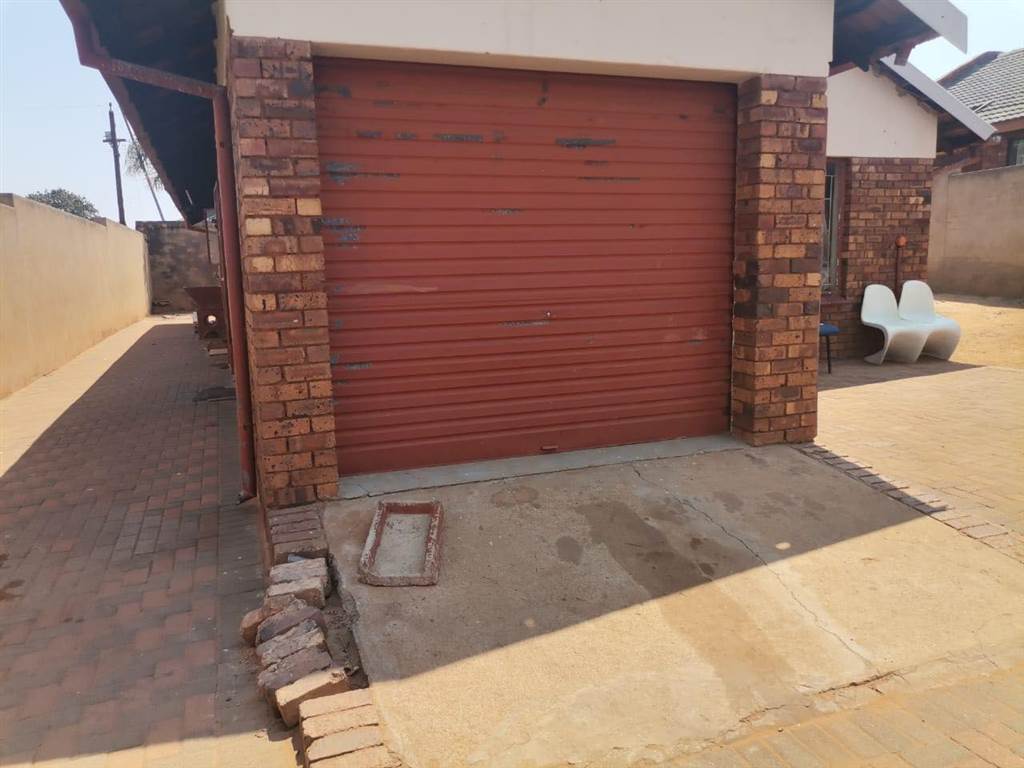 3 Bed House in Mamelodi West photo number 9