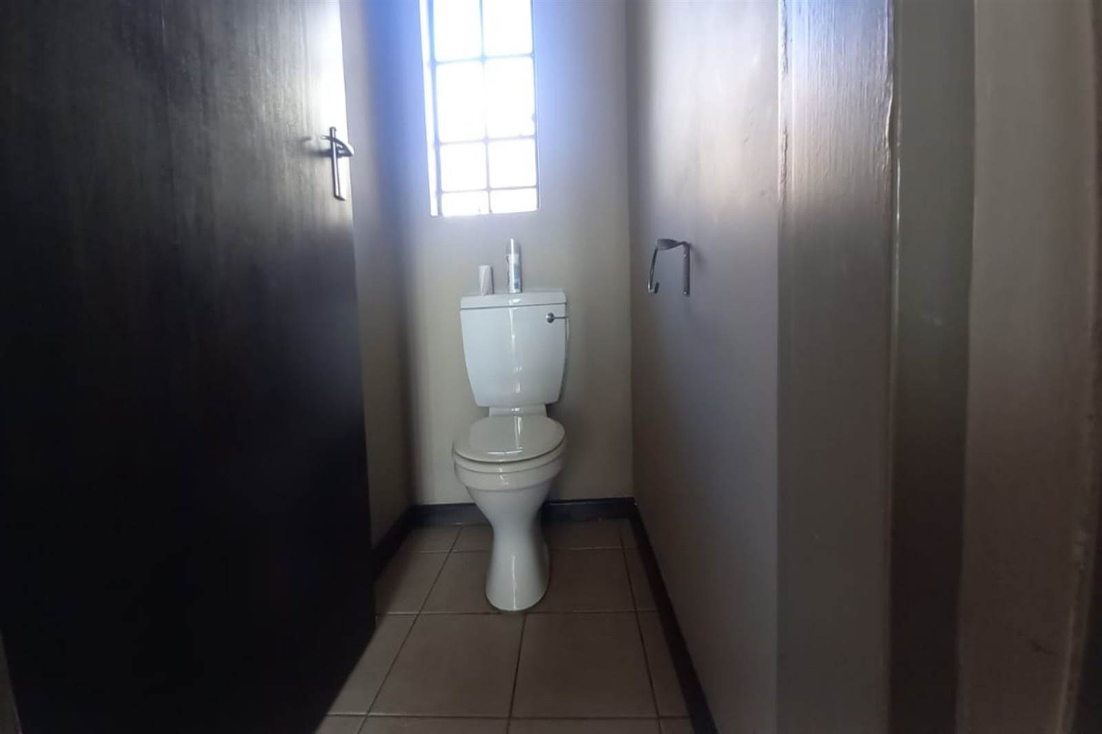 1 Bed Apartment in Witbank Central photo number 9