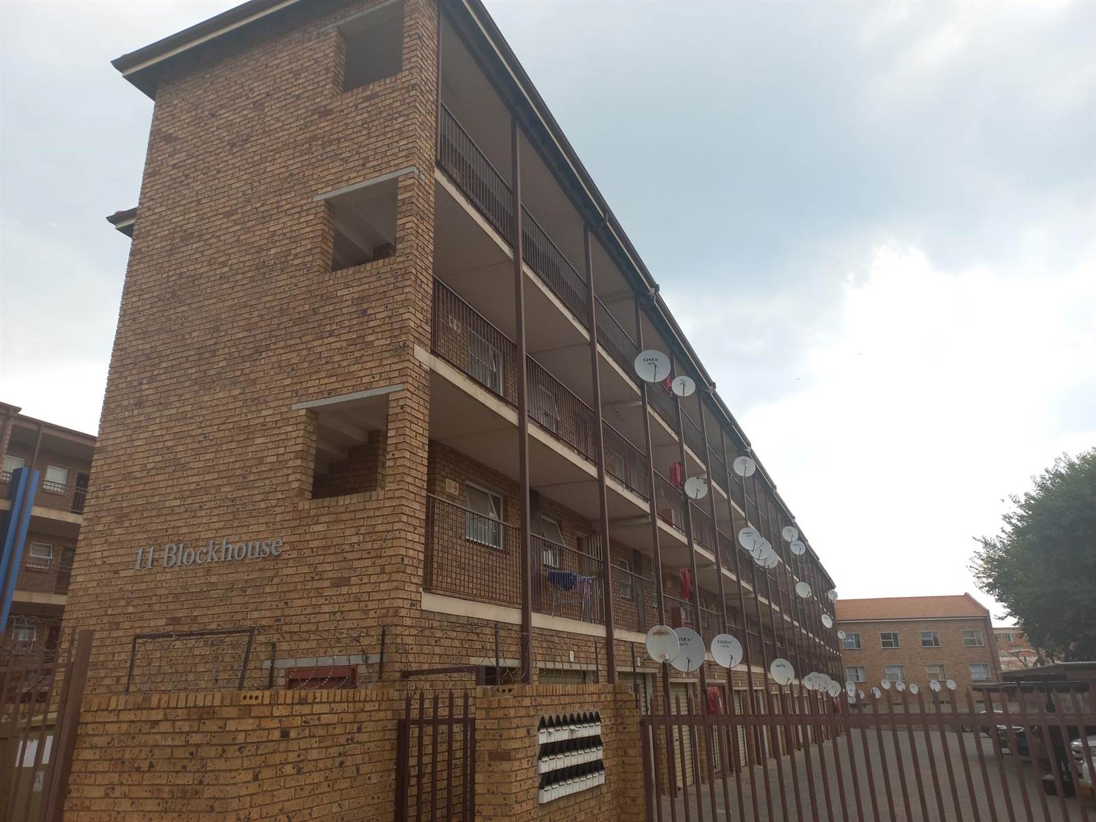 2 Bed Apartment in Kempton Park Central photo number 1
