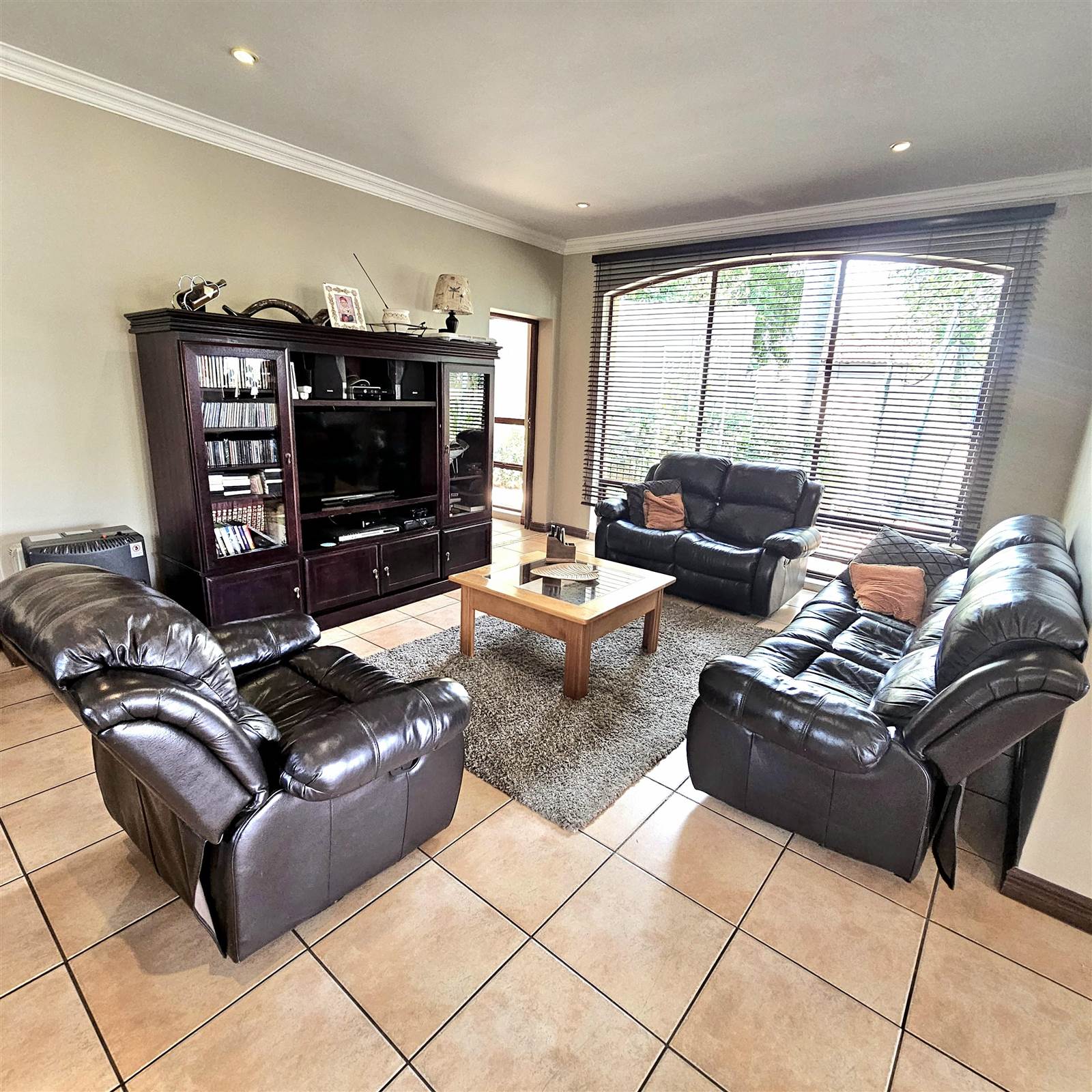 4 Bed House in Highveld photo number 9