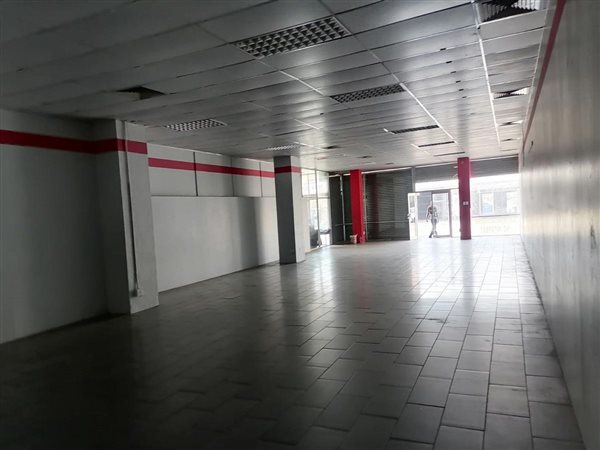 2 000  m² Commercial space