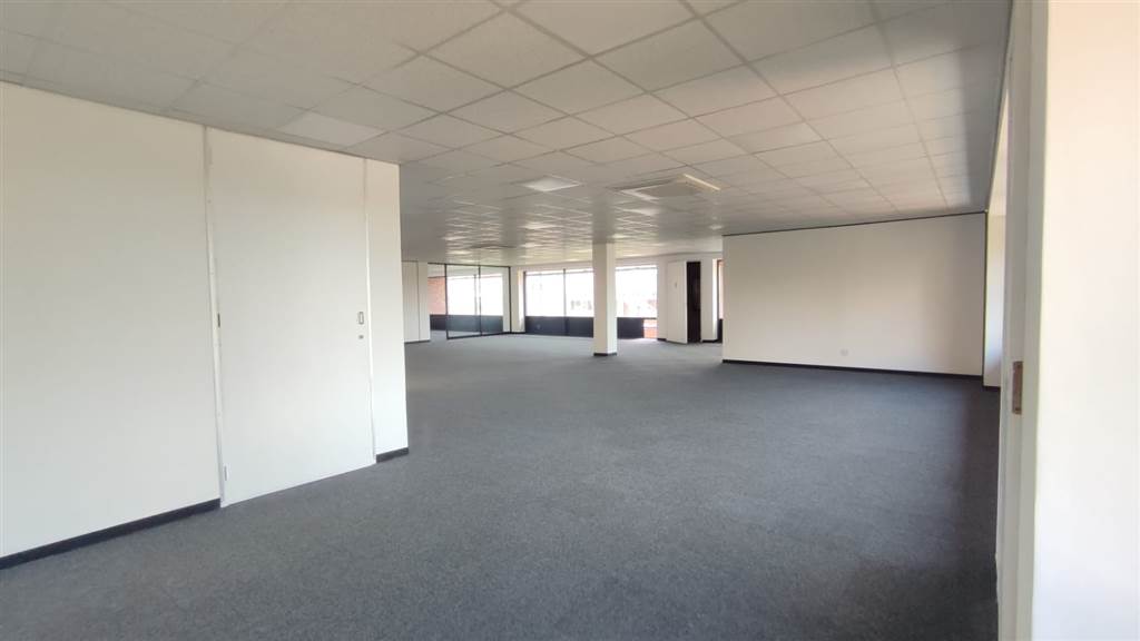 532  m² Commercial space in Bedfordview photo number 17