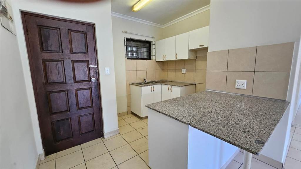 3 Bed Apartment in Westville photo number 2