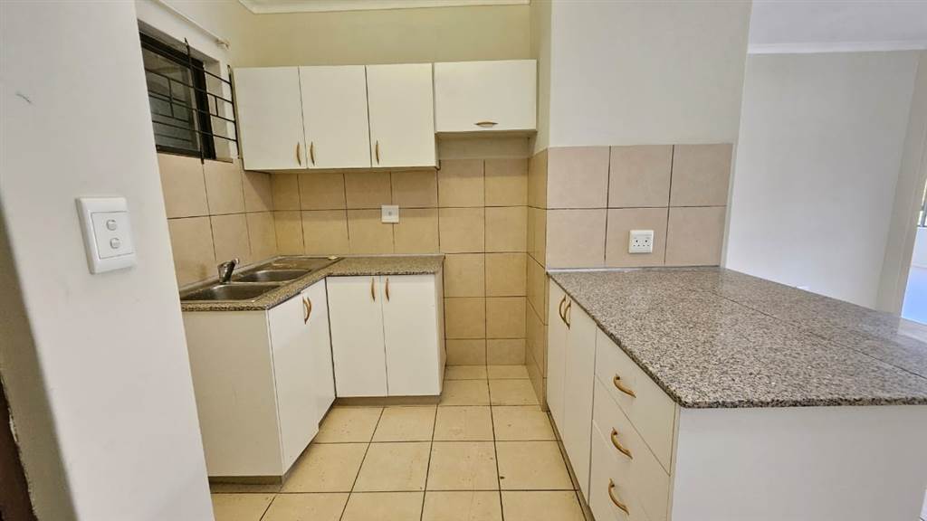 3 Bed Apartment in Westville photo number 3