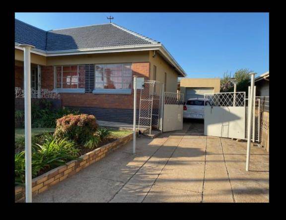 3 Bed House in Germiston Central photo number 3