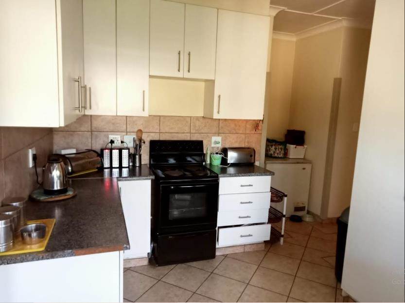 3 Bed House in Germiston Central photo number 11