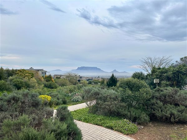 844 m² Land available in Plattekloof